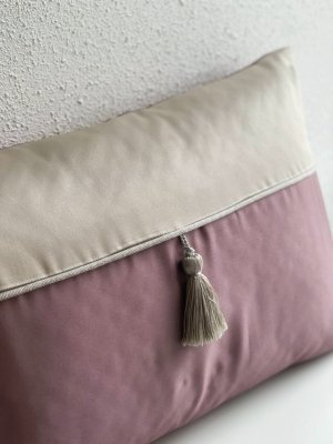 Декоративная подушка  с  кисточкой